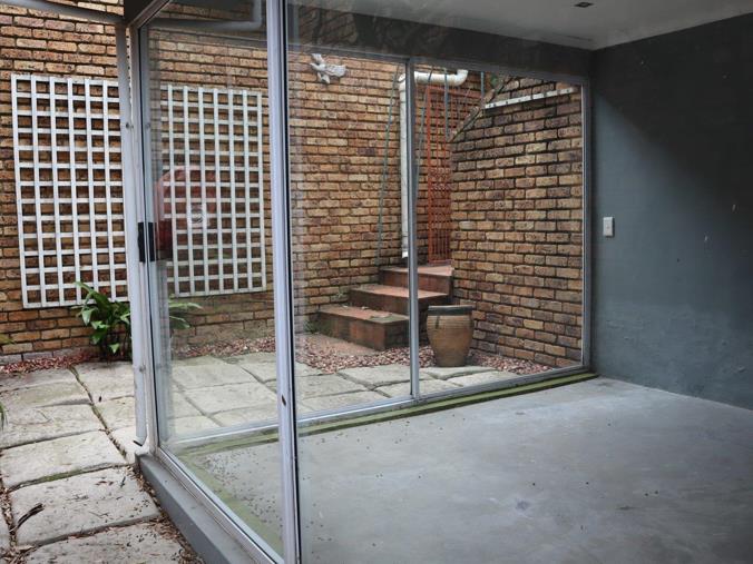  Bedroom Property for Sale in Atholl Gardens Gauteng