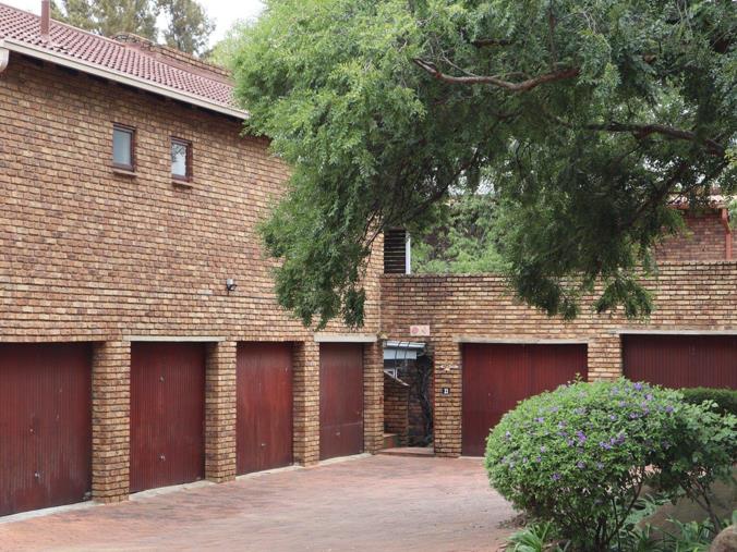  Bedroom Property for Sale in Atholl Gardens Gauteng