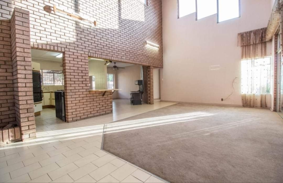 4 Bedroom Property for Sale in Eldoraigne Gauteng