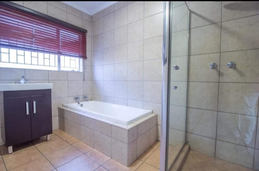 4 Bedroom Property for Sale in Eldoraigne Gauteng