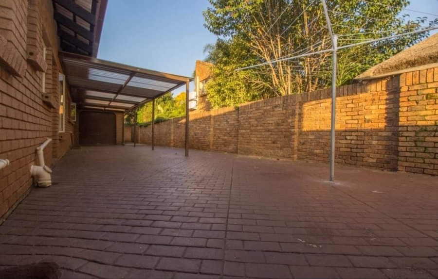 4 Bedroom Property for Sale in Eldoraigne Gauteng