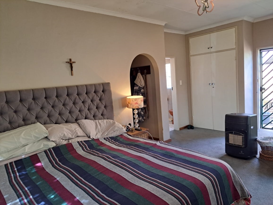 3 Bedroom Property for Sale in Die Wilgers Gauteng