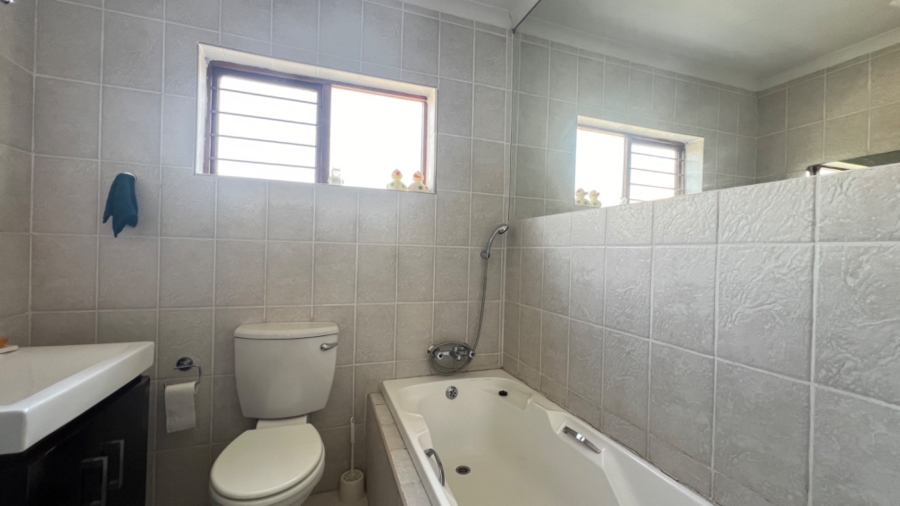 3 Bedroom Property for Sale in Douglasdale Gauteng