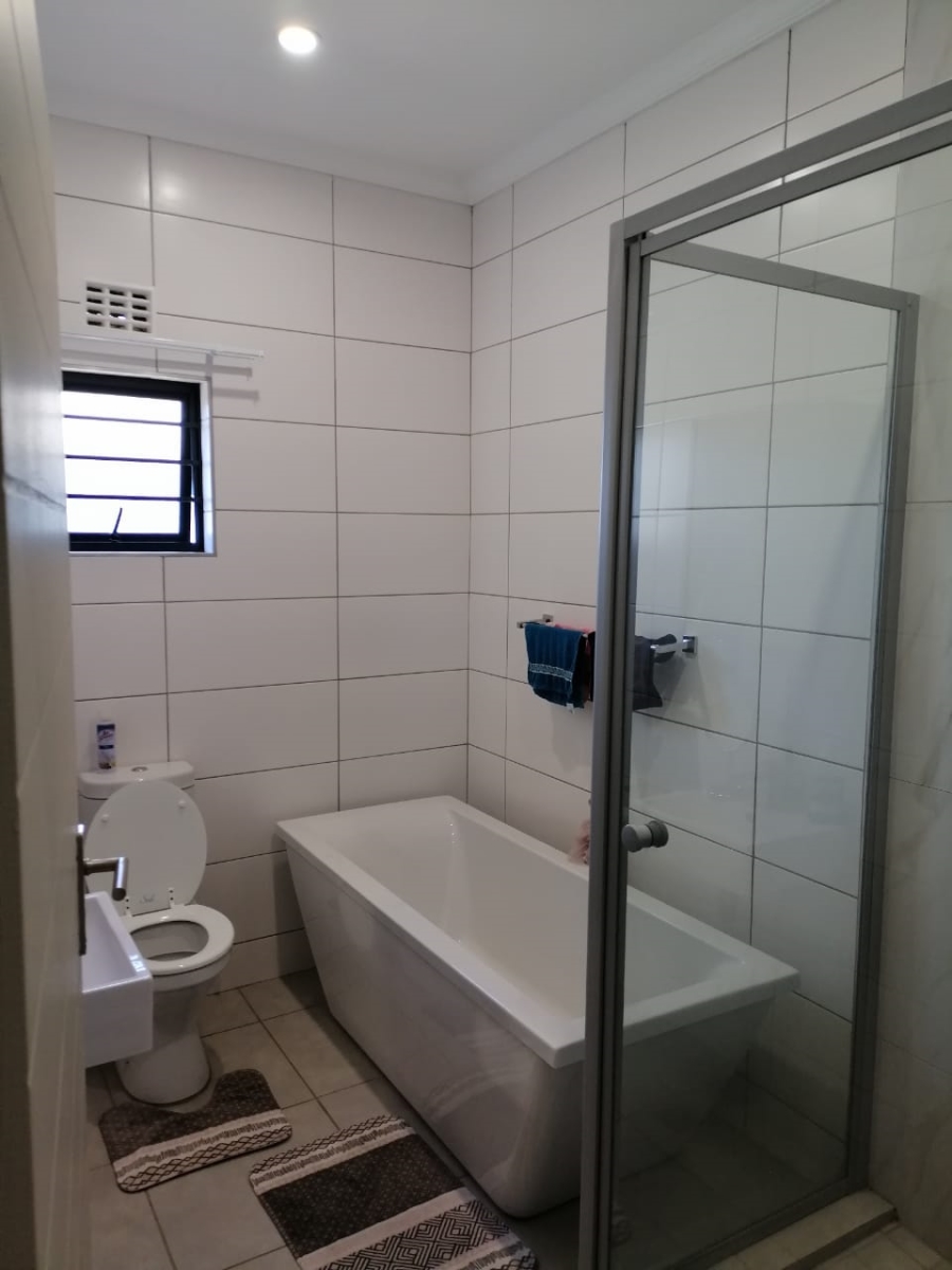 To Let 3 Bedroom Property for Rent in Lion Pride Gauteng