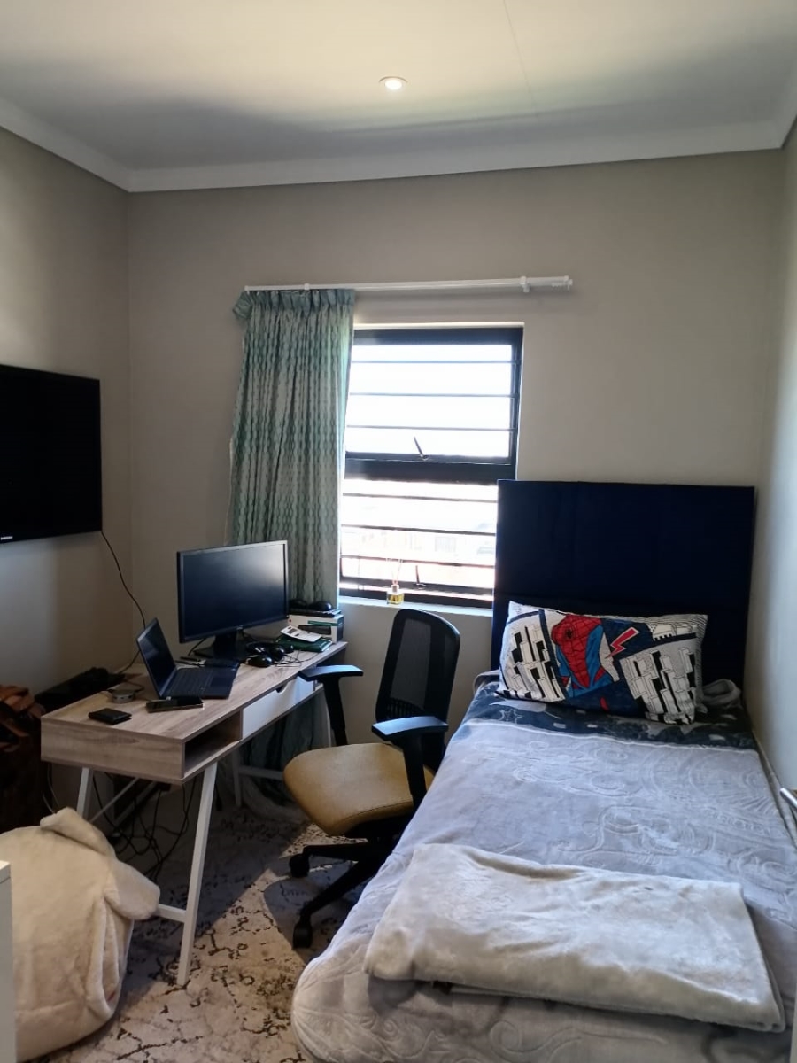 To Let 3 Bedroom Property for Rent in Lion Pride Gauteng