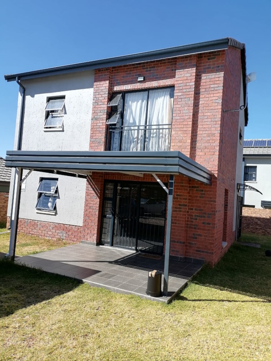 To Let 3 Bedroom Property for Rent in Lion Pride Gauteng