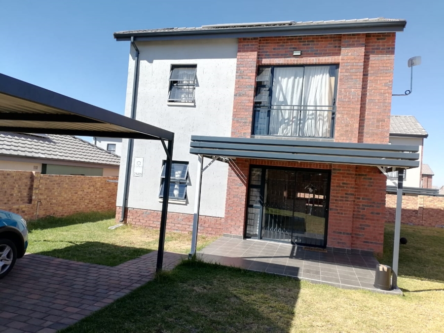 To Let 3 Bedroom Property for Rent in Lion Pride Gauteng