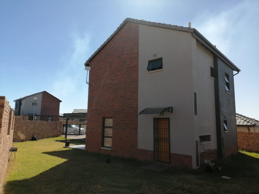 To Let 3 Bedroom Property for Rent in Lion Pride Gauteng