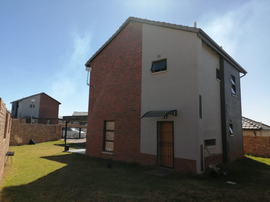 To Let 3 Bedroom Property for Rent in Lion Pride Gauteng