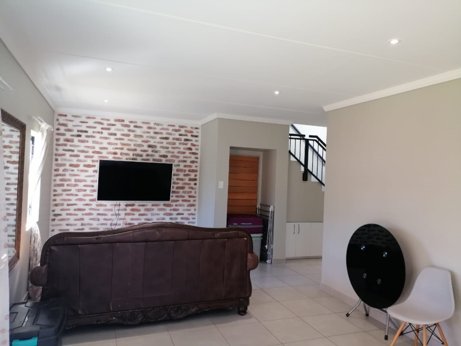 To Let 3 Bedroom Property for Rent in Lion Pride Gauteng