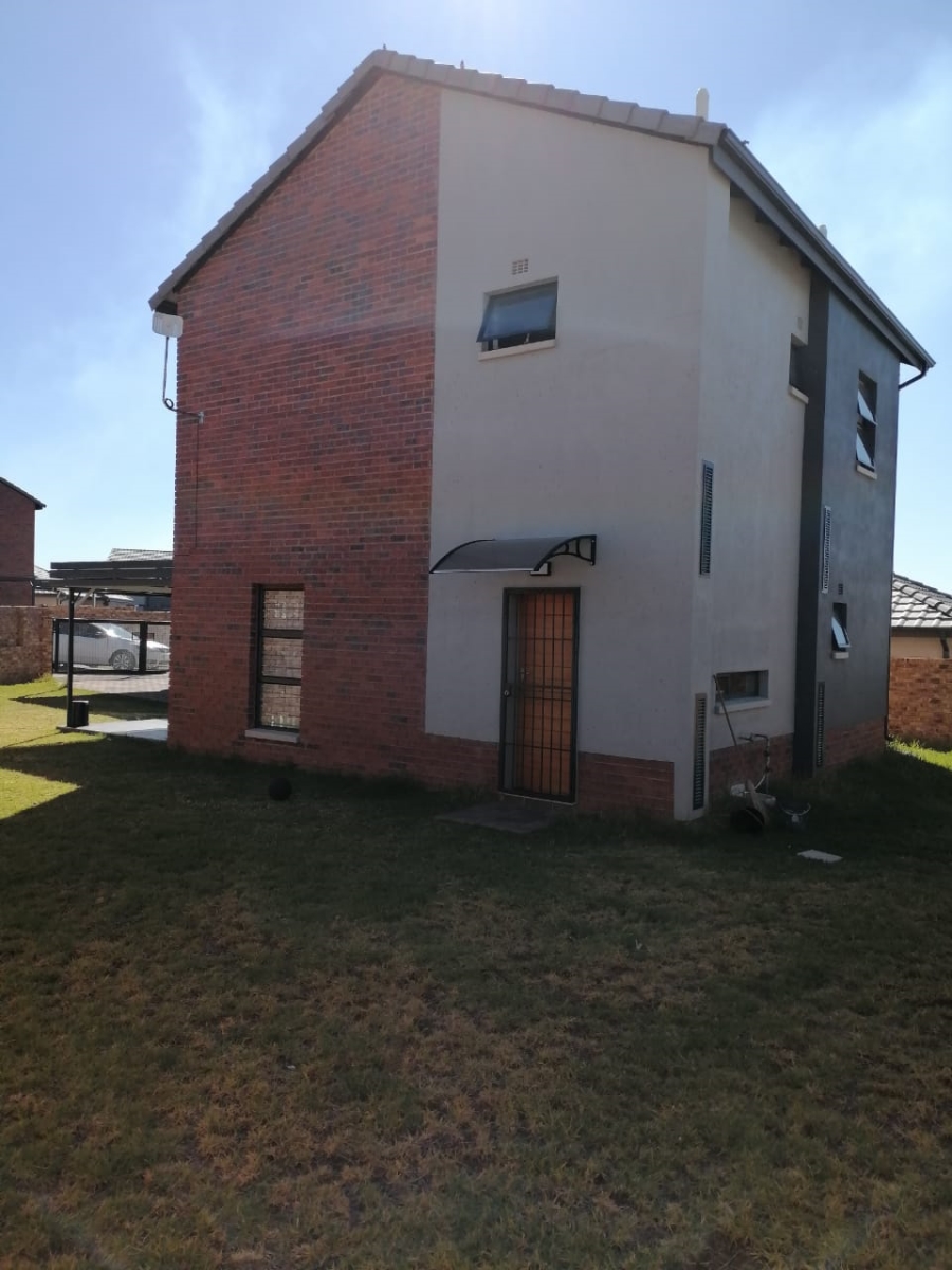 To Let 3 Bedroom Property for Rent in Lion Pride Gauteng