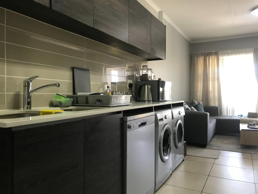 1 Bedroom Property for Sale in Olivedale Gauteng