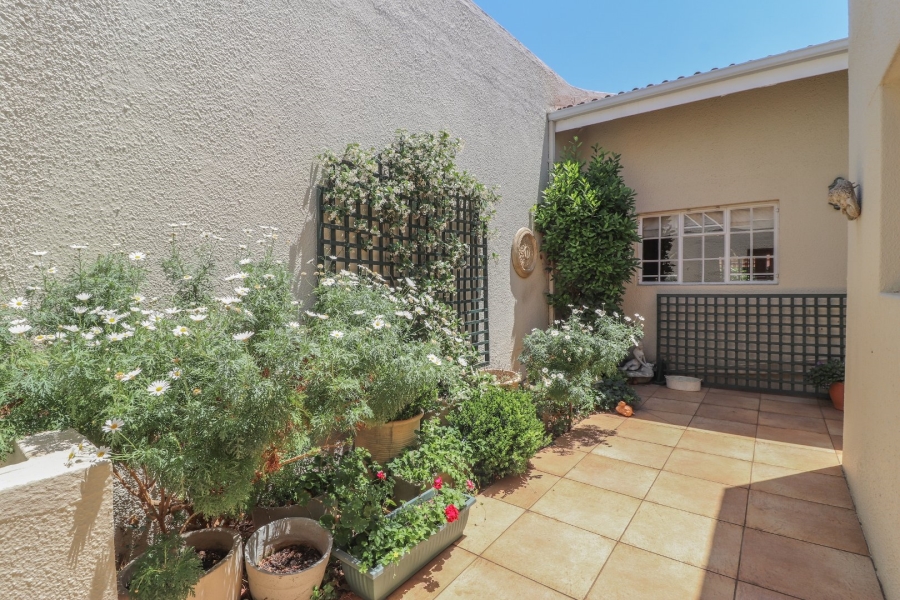 2 Bedroom Property for Sale in Magaliessig Gauteng