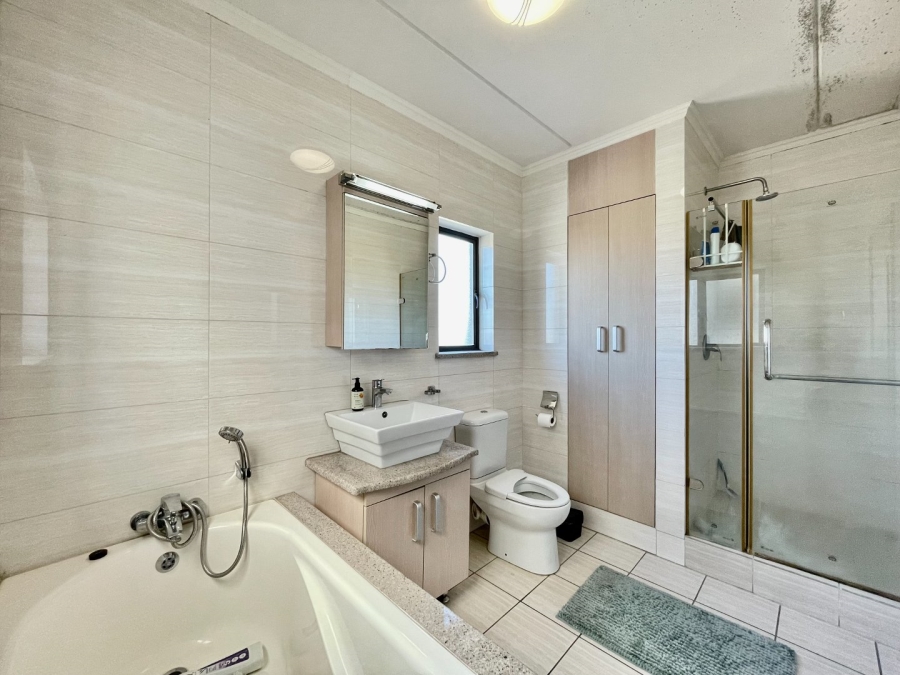 To Let 2 Bedroom Property for Rent in Noordwyk Gauteng