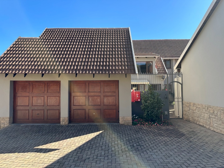 3 Bedroom Property for Sale in Woodmead Gauteng