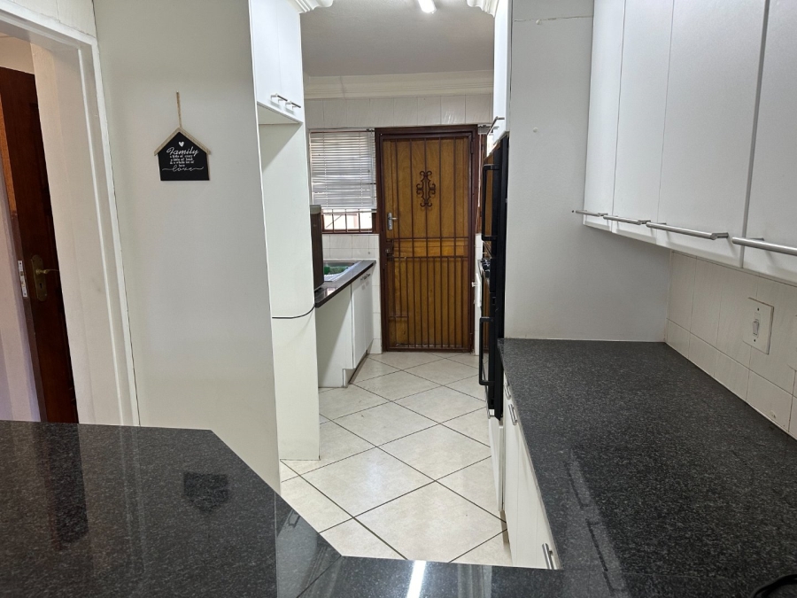 3 Bedroom Property for Sale in Woodmead Gauteng