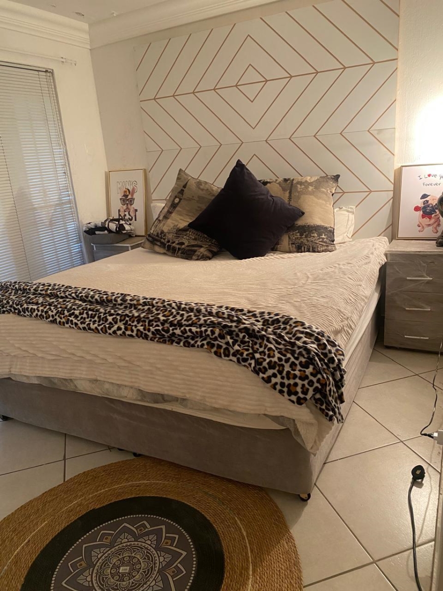 3 Bedroom Property for Sale in Woodmead Gauteng