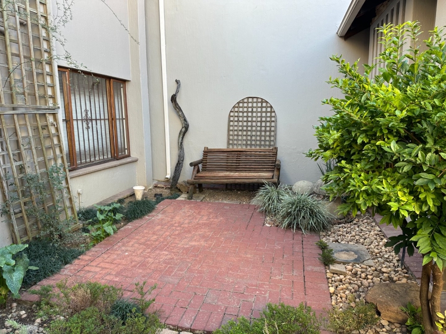 3 Bedroom Property for Sale in Woodmead Gauteng