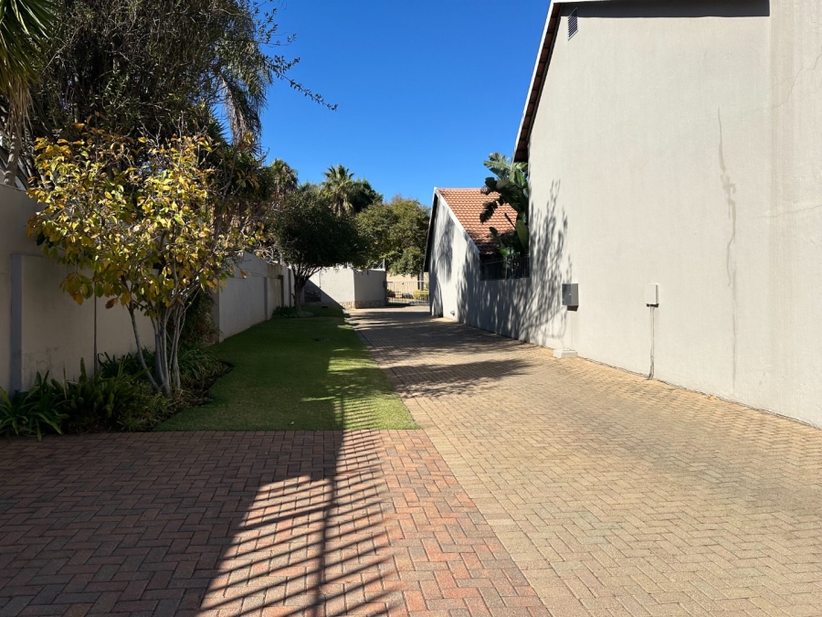 3 Bedroom Property for Sale in Woodmead Gauteng