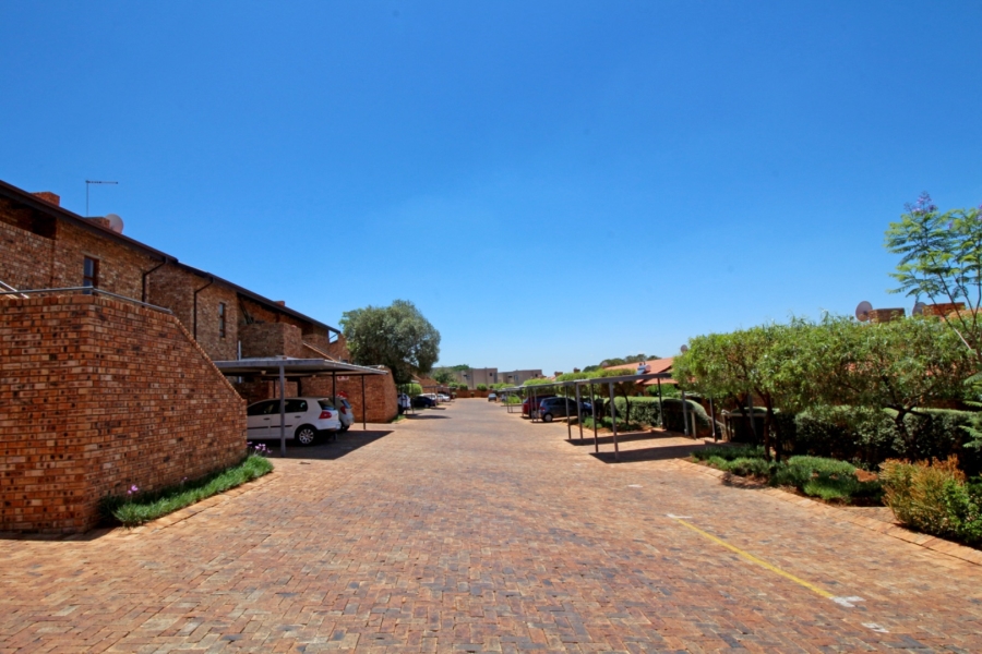 To Let 2 Bedroom Property for Rent in North Riding AH Gauteng