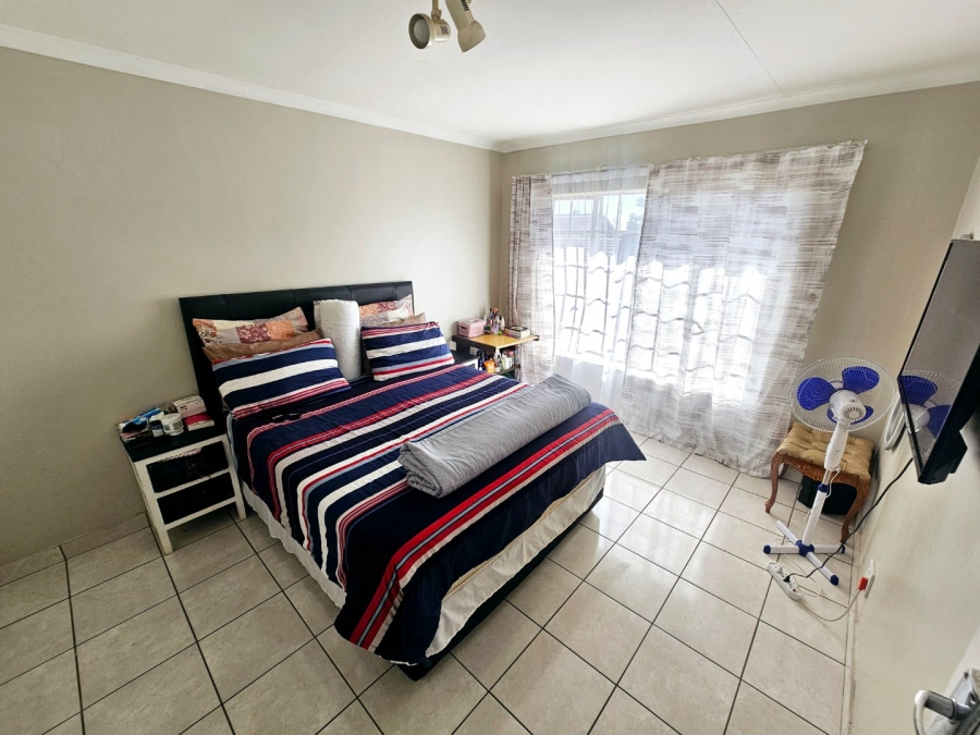 To Let 2 Bedroom Property for Rent in Rooihuiskraal Gauteng