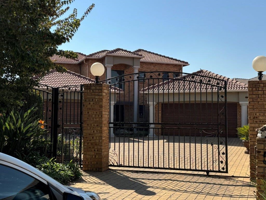 5 Bedroom Property for Sale in Glen Eagle Estate Gauteng