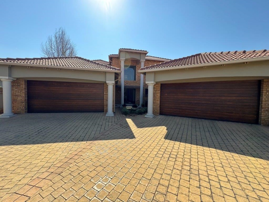 5 Bedroom Property for Sale in Glen Eagle Estate Gauteng