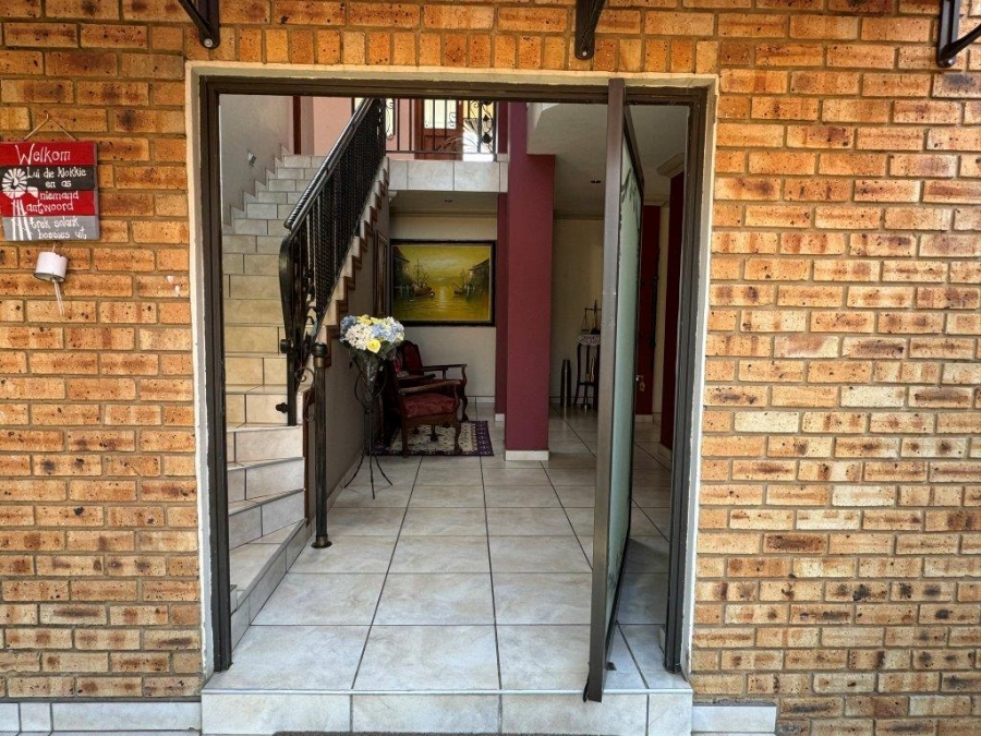 5 Bedroom Property for Sale in Glen Eagle Estate Gauteng