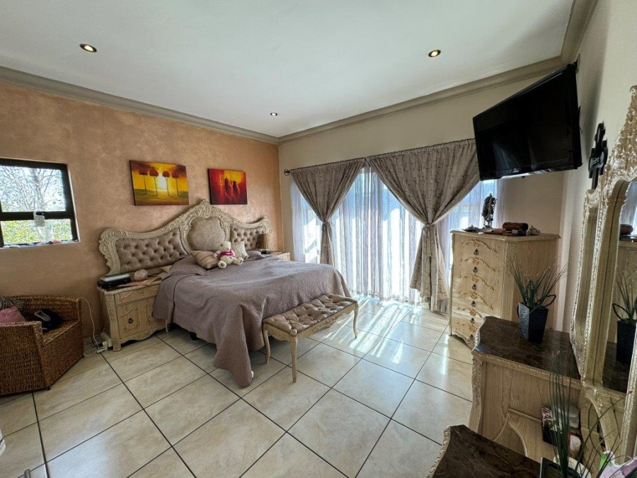 5 Bedroom Property for Sale in Glen Eagle Estate Gauteng