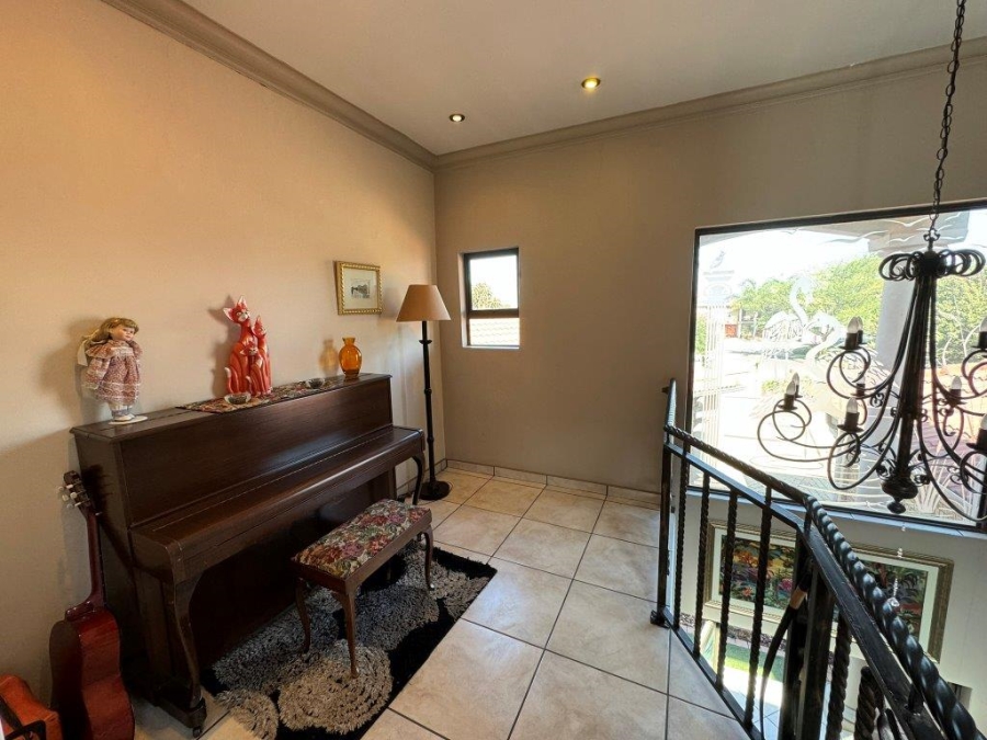 5 Bedroom Property for Sale in Glen Eagle Estate Gauteng