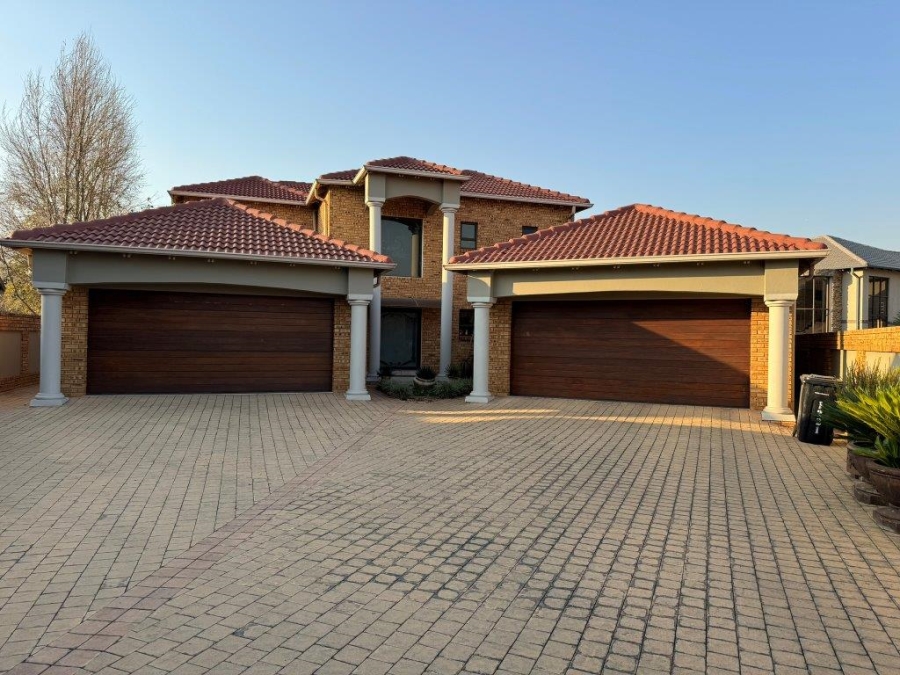 5 Bedroom Property for Sale in Glen Eagle Estate Gauteng