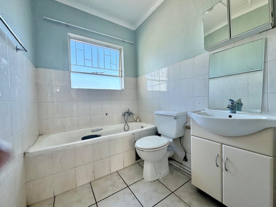 2 Bedroom Property for Sale in Vorna Valley Gauteng