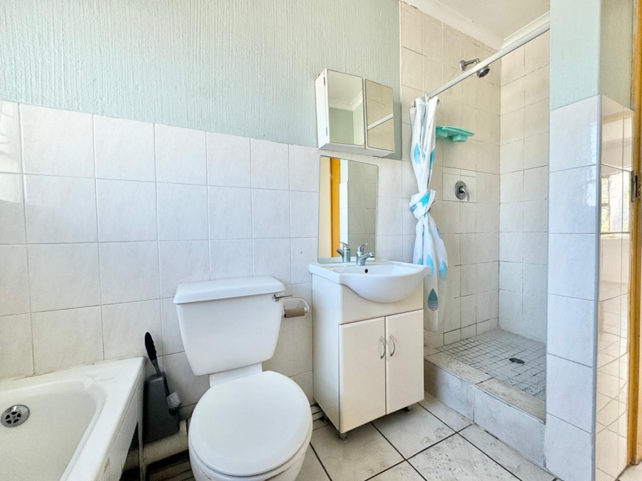 2 Bedroom Property for Sale in Vorna Valley Gauteng