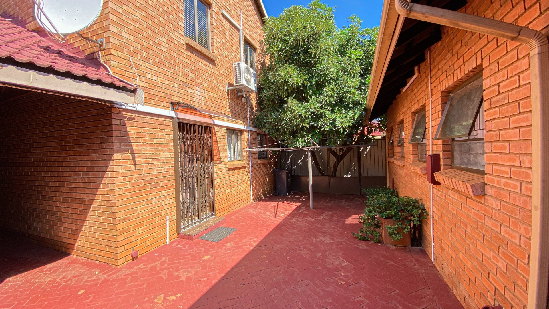 7 Bedroom Property for Sale in Ninapark Gauteng