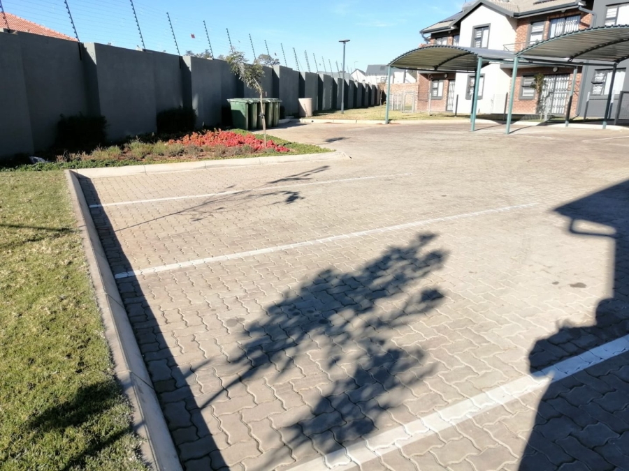 2 Bedroom Property for Sale in Willow Park Manor Gauteng