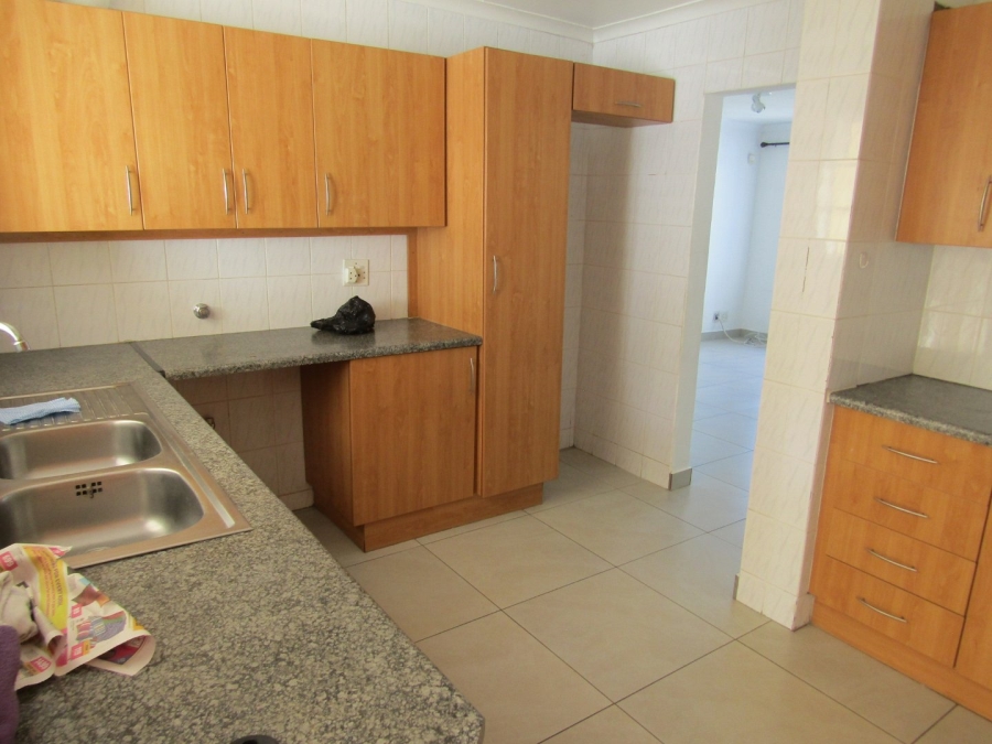 To Let 2 Bedroom Property for Rent in Mondeor Gauteng