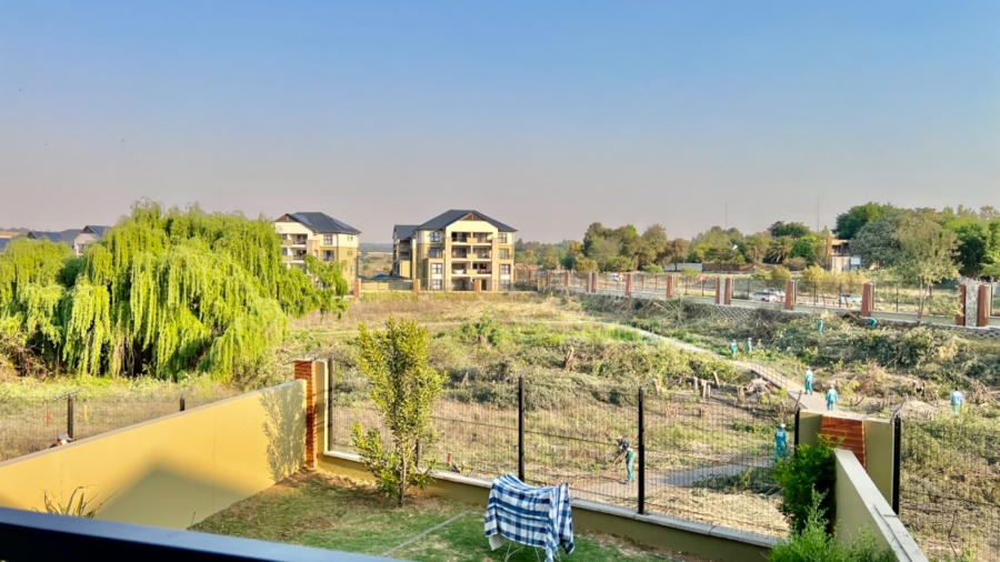 To Let 3 Bedroom Property for Rent in Waterfall Country Estate Gauteng