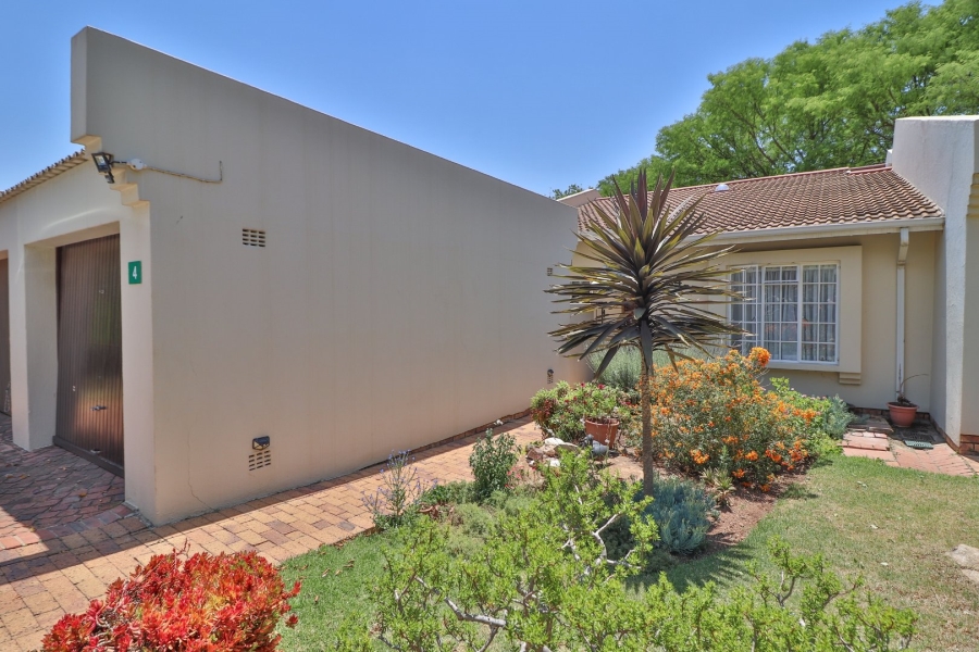 2 Bedroom Property for Sale in Magaliessig Gauteng