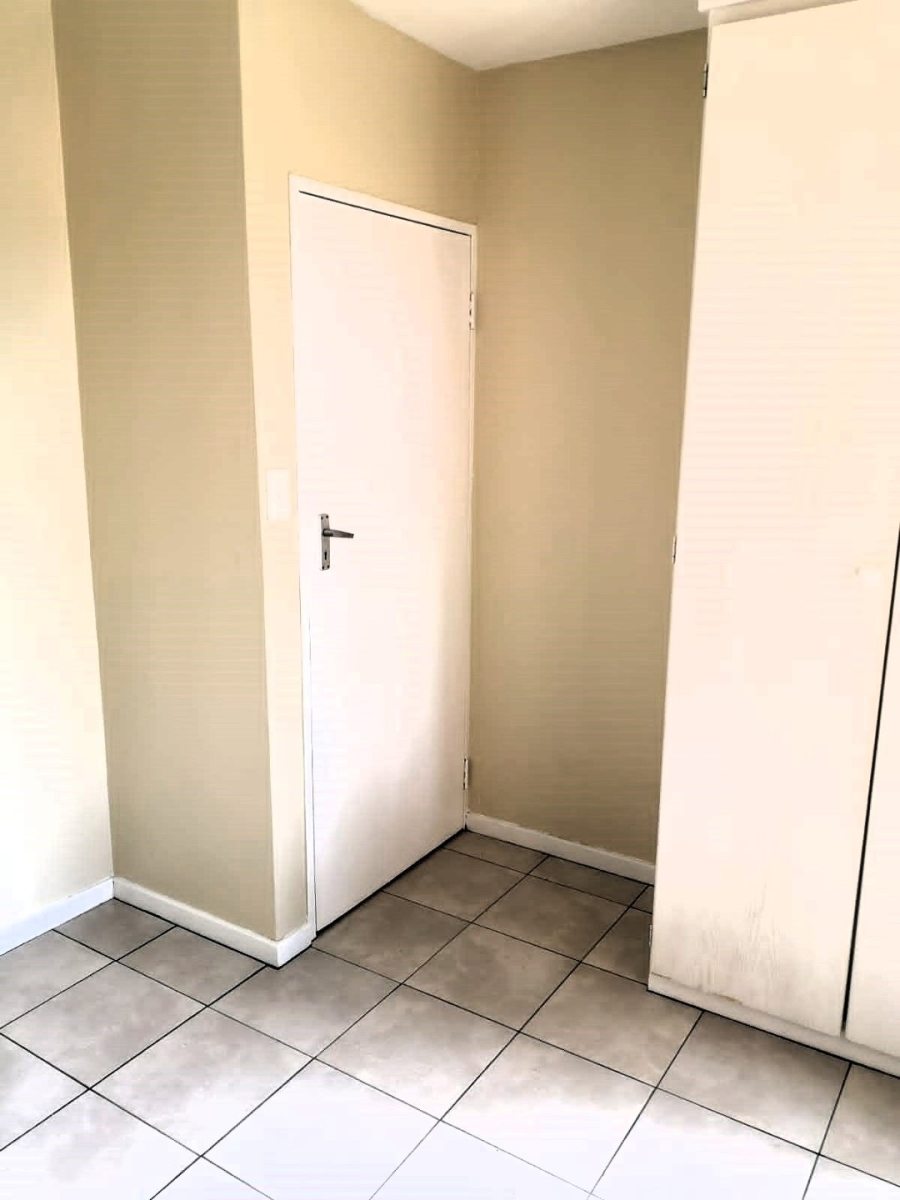 To Let 1 Bedroom Property for Rent in Die Hoewes Gauteng