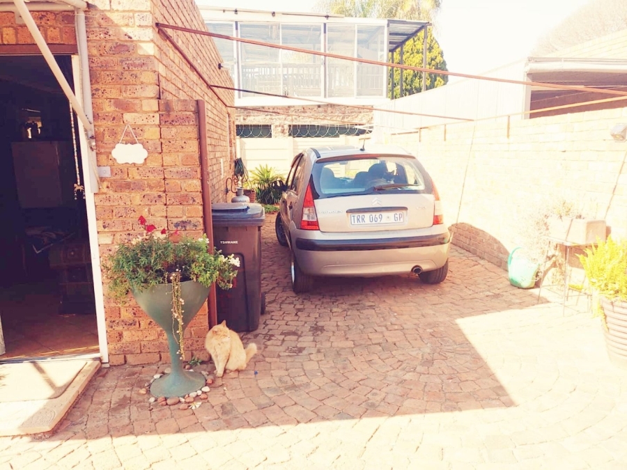 To Let 2 Bedroom Property for Rent in Parktown Estate Gauteng