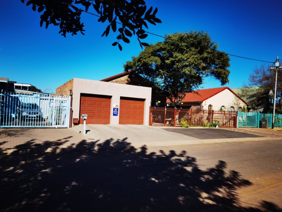 To Let 2 Bedroom Property for Rent in Parktown Estate Gauteng