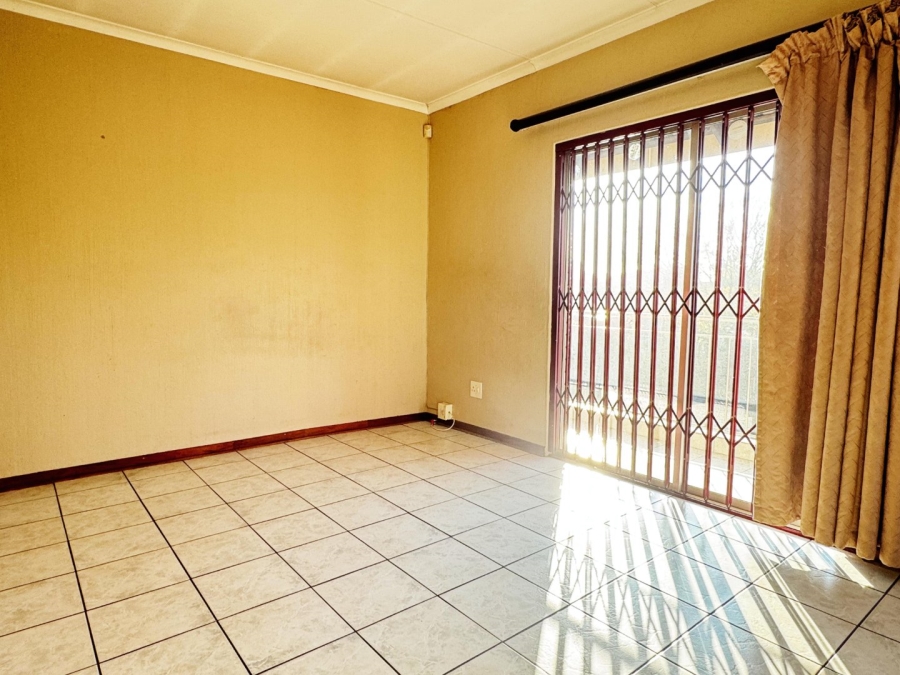 To Let 6 Bedroom Property for Rent in Zwartkop Gauteng