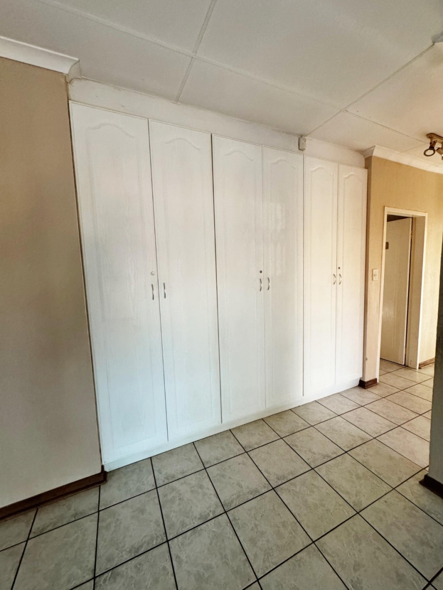 To Let 6 Bedroom Property for Rent in Zwartkop Gauteng