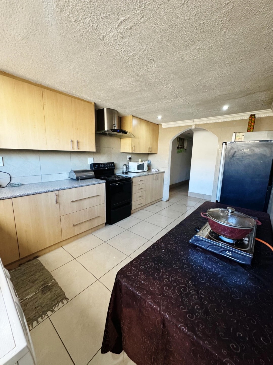 12 Bedroom Property for Sale in Erasmia Gauteng