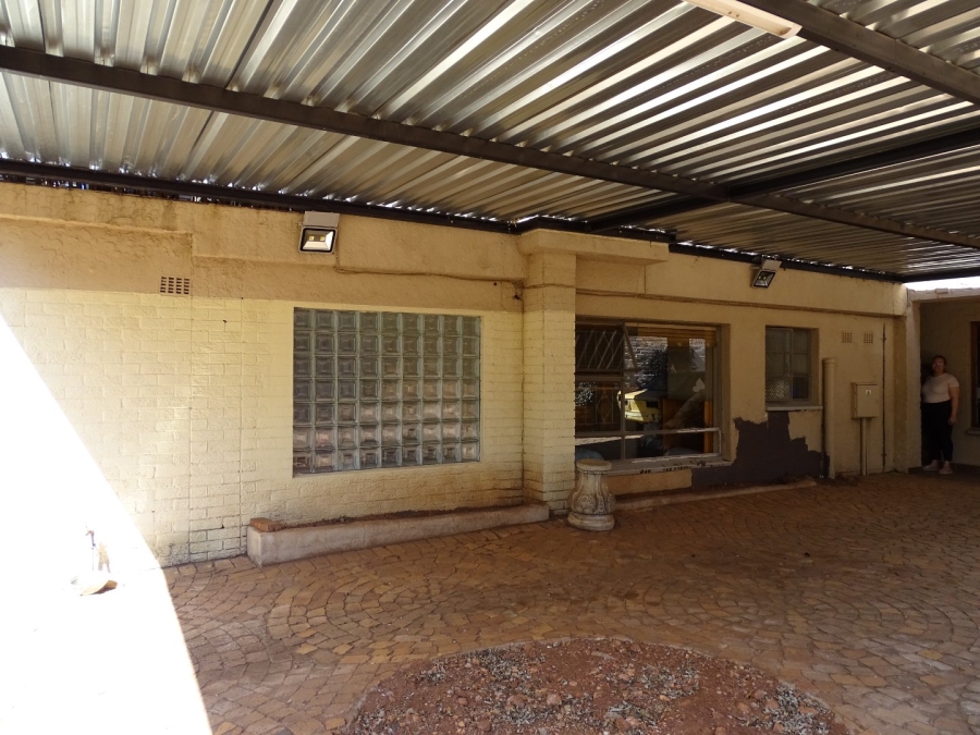 To Let 1 Bedroom Property for Rent in Roodepoort North Gauteng