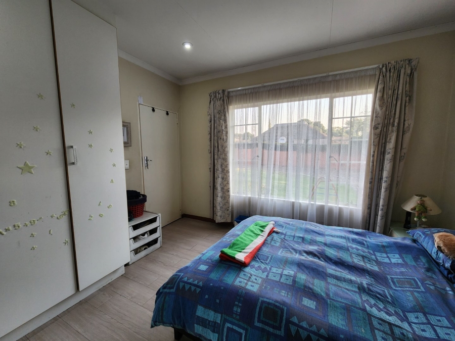 7 Bedroom Property for Sale in South Kensington Gauteng