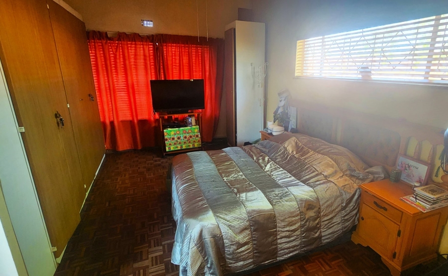 4 Bedroom Property for Sale in Newclare Gauteng