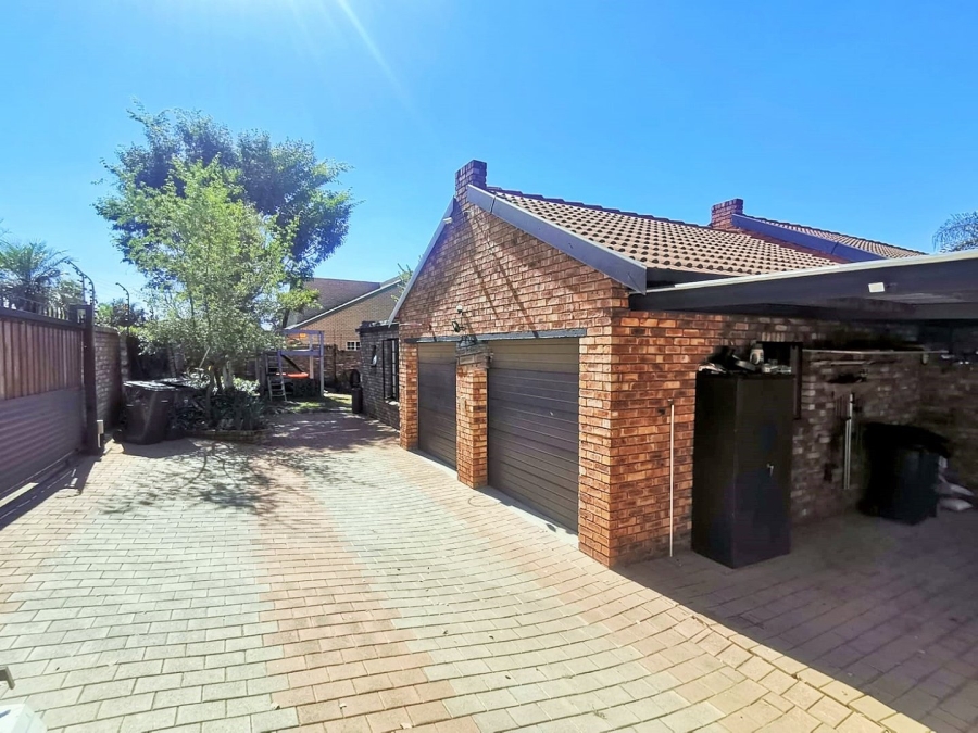 To Let 4 Bedroom Property for Rent in Highveld Gauteng