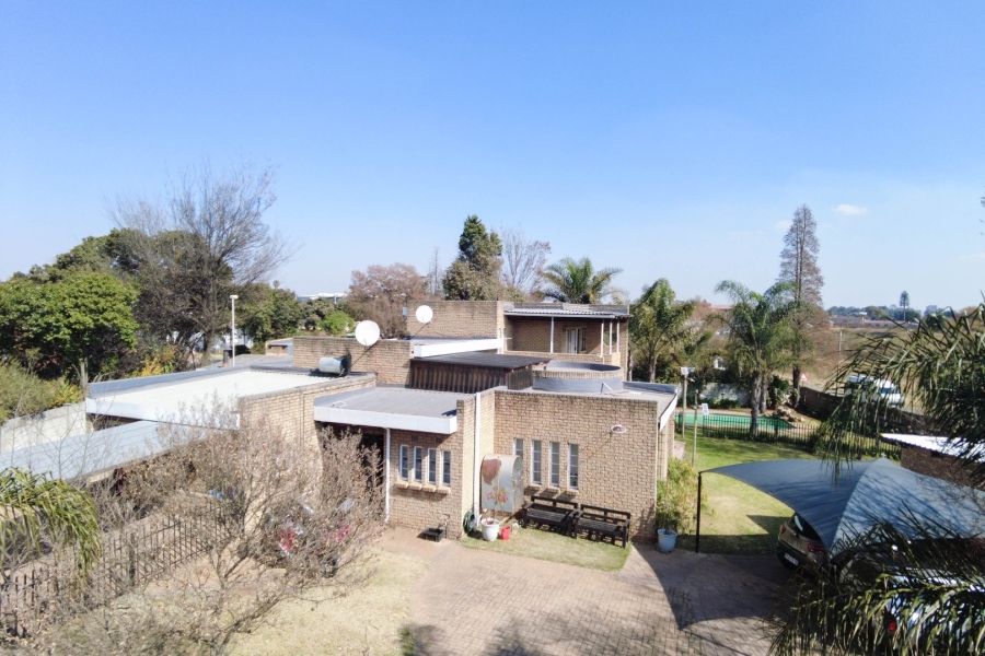 4 Bedroom Property for Sale in Bonaero Park Gauteng