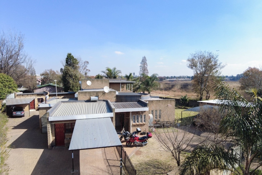 4 Bedroom Property for Sale in Bonaero Park Gauteng